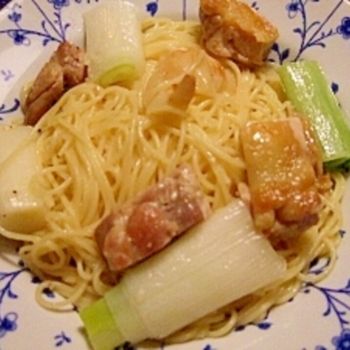 鶏もも肉の塊ががっつり！鶏もも肉とねぎのパスタ